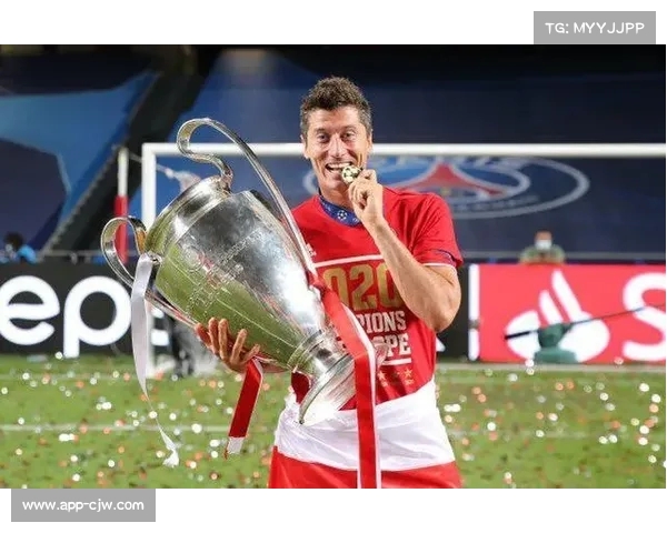 老将莱万帽子戏法，37岁80天创年龄纪录