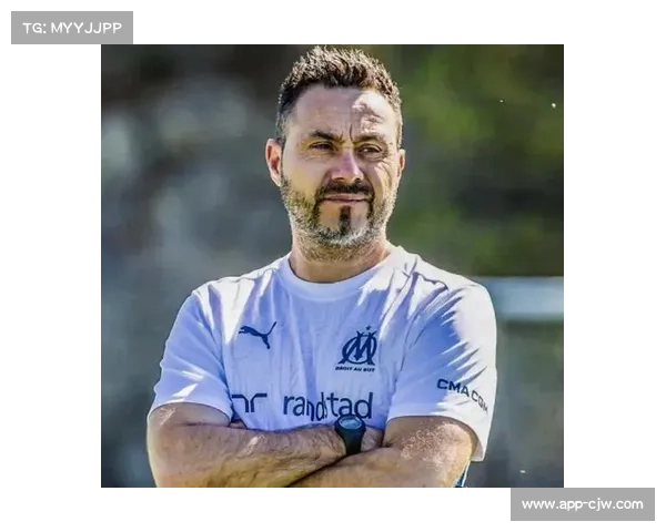 马赛主帅德泽尔比采用4-2-3-1高压逼抢，边路传中效率法甲居首。